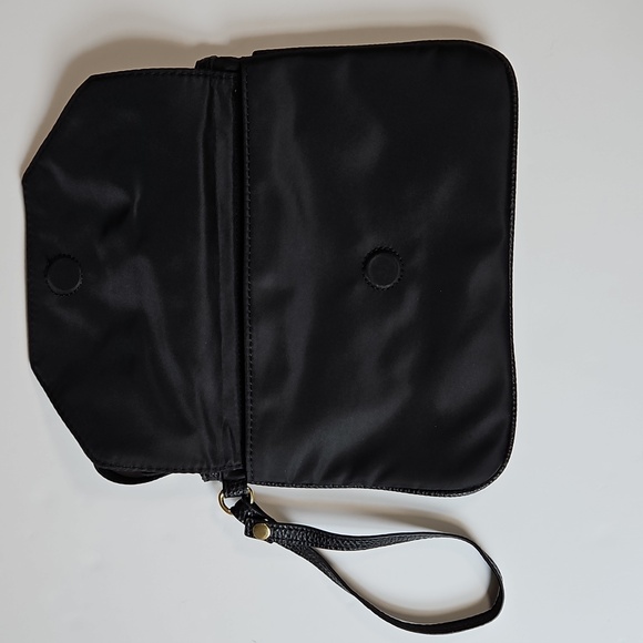 Laundry By Shelli Segal Wristlet Black Nylon  Zip Open Magnet Flap Closure - Picture 3 of 8